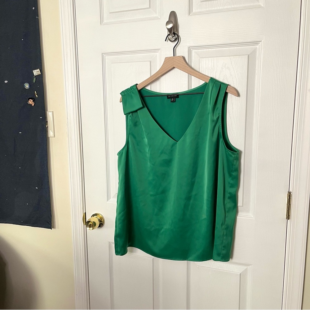 ✧･ﾟthe limited emerald green faux satin top